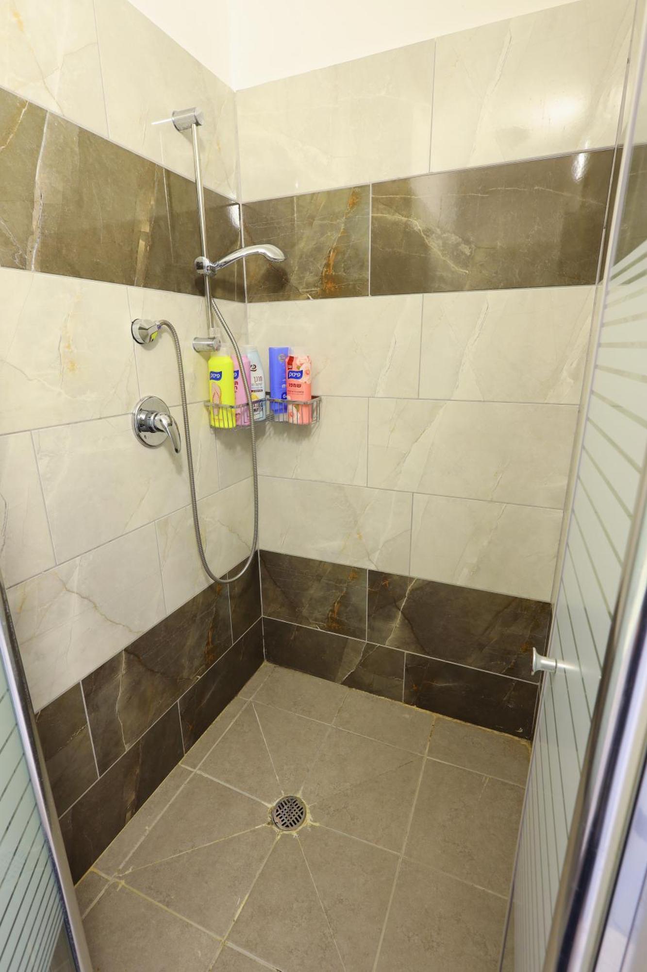 Apartamento דירה יפה סגנון מודרני מרחק של 5 דקות נסיעה מהים Ascalón Exterior foto